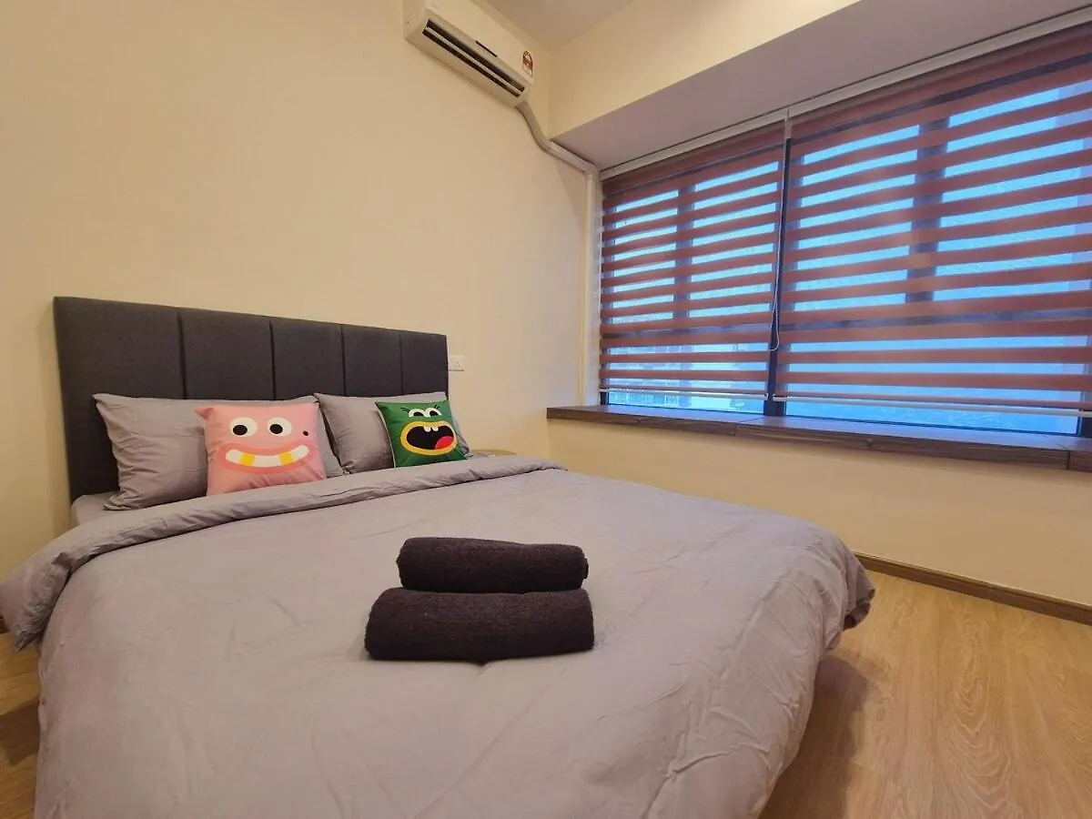 8 Pax 3 Room 3 Baths - Funky Pop Art Seaview Home 新山 0*,  马来西亚